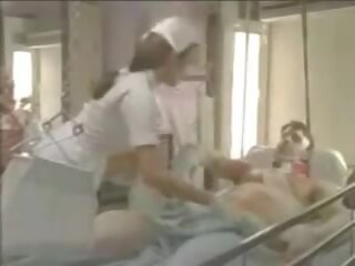 Smashing aziāti medmāsa treats pacients, bezmaksas twitter aziāti pieaugušais filma video
