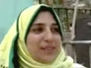 Egyptian Hijab Sharmota Sucking a prick - LIVE.ARABSONWEB.COM