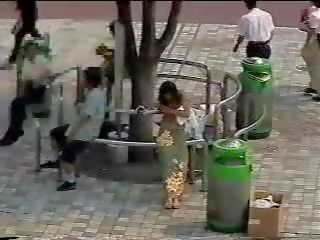 Смяна в на улица - японки млад приятелка в публичен първи част