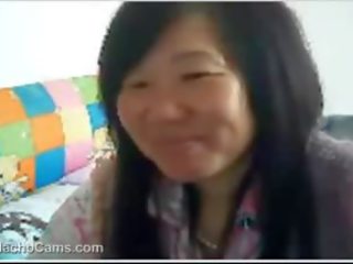 Prime kinesiska kvinna vids av brösten
