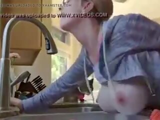 Velika joški milf občutek korak sin pecker v kuhinja: umazano film 34