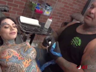 Tiger lilly devine o forehead tatuaj în timp ce nud: gratis Adult film 66