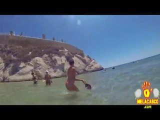 Pamela sánchez y amelia amia en la playa de benidorm