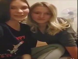 [periscope] ukraina teismeline tüdrukud tava cuddles
