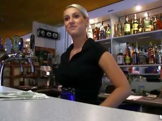 Barmaid lenka 搗爛 同 一 陌生人