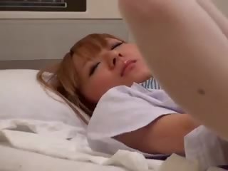 Enfermeras pillada masturbándose