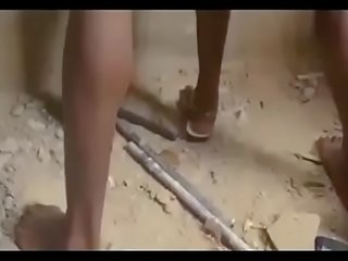 Africano nigerian ghetto ragazzi gangbang un vergine / parte uno