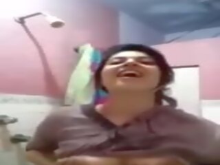 Indiyano desi malaki binatilyo sa viral hubo't hubad klip siya ay alone sa banyo