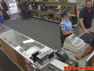 Real loja de penhores xxx filme com bigass policial em uniforme